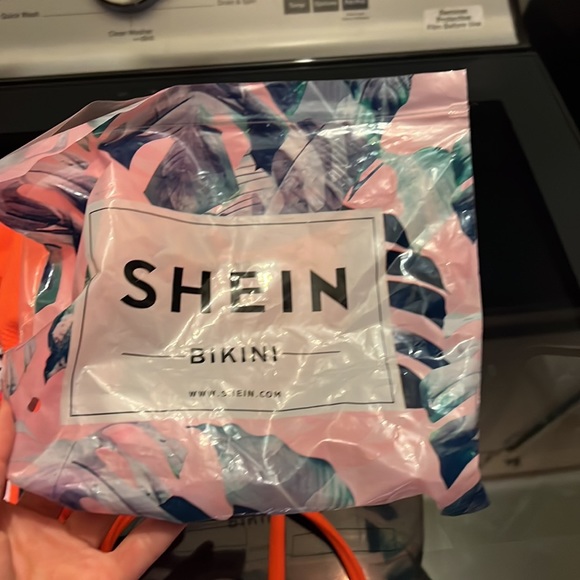 Orange bikini - Picture 5 of 5